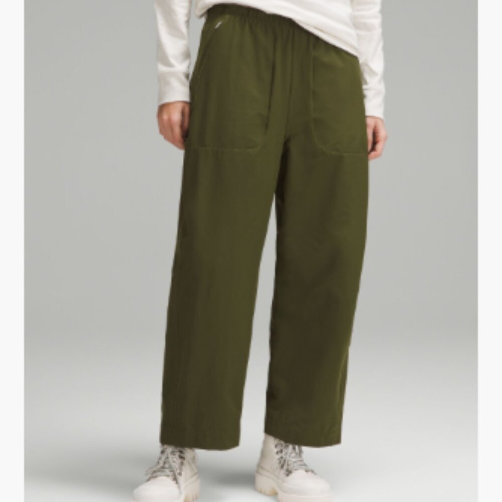 Lululemon Lightweight Mid-Rise Barrel-Leg Cropped Pant